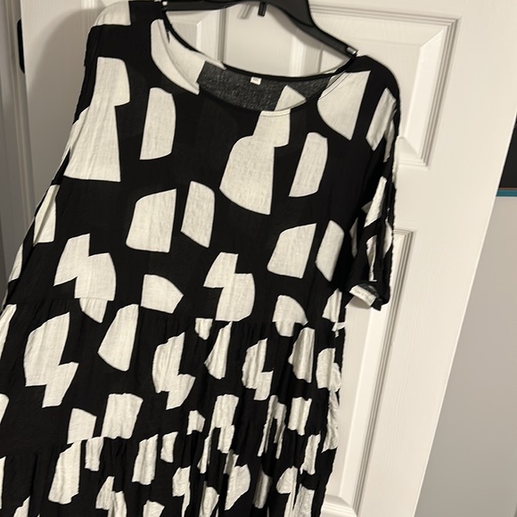 Tiered cotton gauze geometric shapes short sleeve 3x dress. Worn twice. - Picture 6 of 7